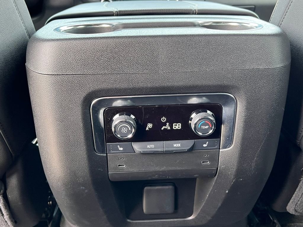 2025 Chevrolet Suburban Premier - Photo 40