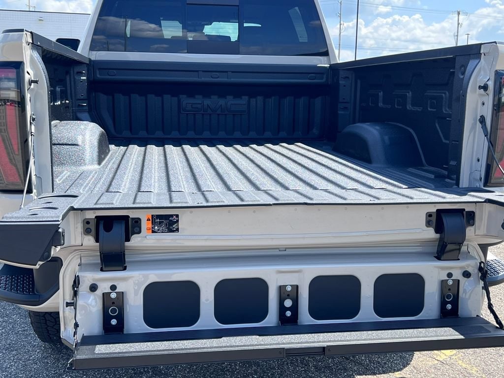 2026 GMC Sierra 2500HD AT4 - Photo 8