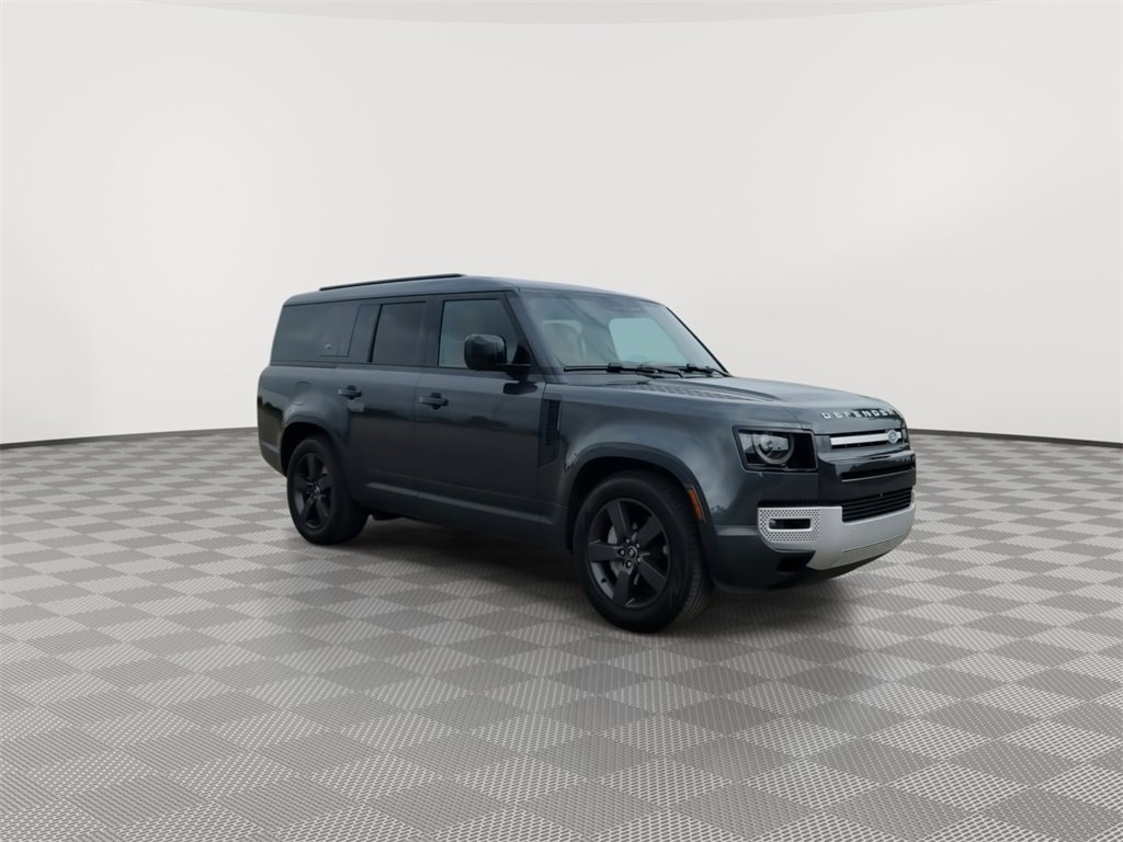 2024 Land Rover Defender S photo 2