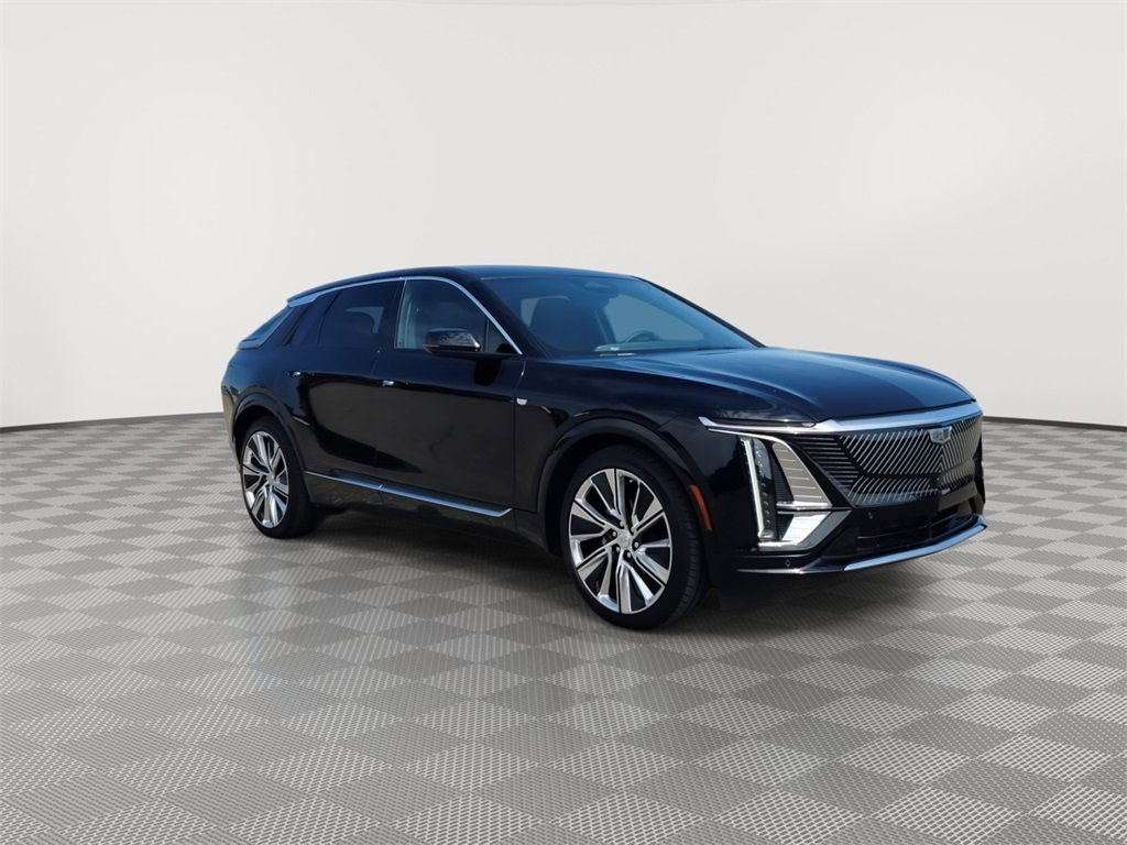 2024 Cadillac Lyriq Luxury photo 2