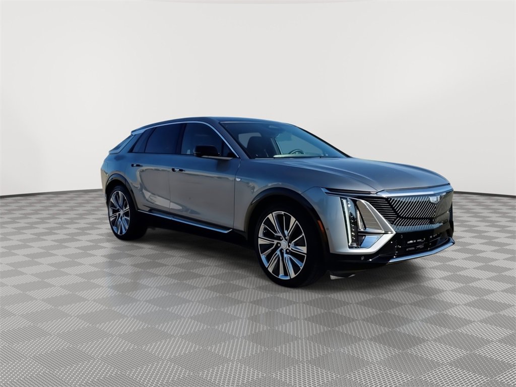 2024 Cadillac Lyriq Luxury photo 2