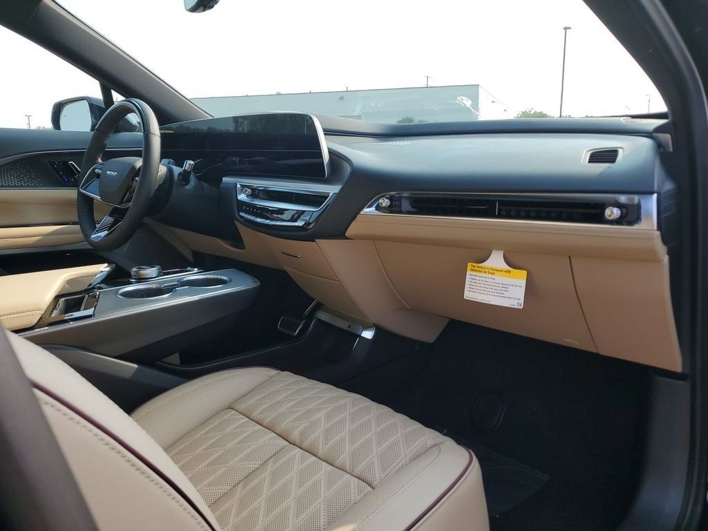 2026 Cadillac LYRIQ V Premium - Photo 31