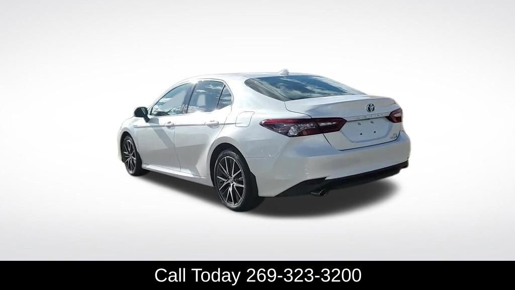 Used 2021 Toyota Camry Hybrid XLE