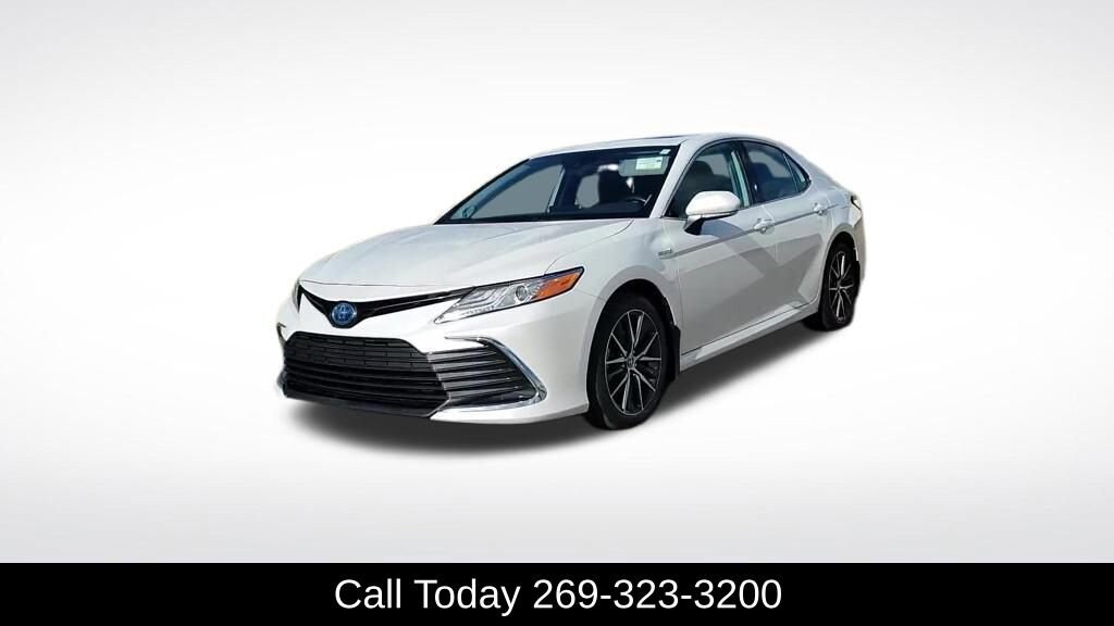 Used 2021 Toyota Camry Hybrid XLE