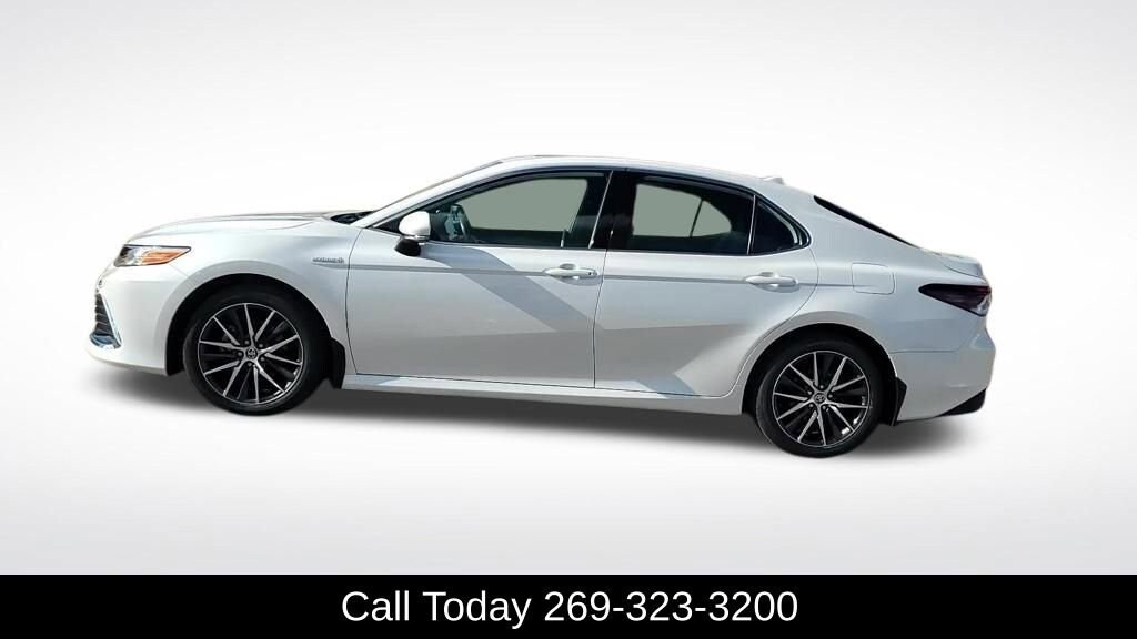 Used 2021 Toyota Camry Hybrid XLE