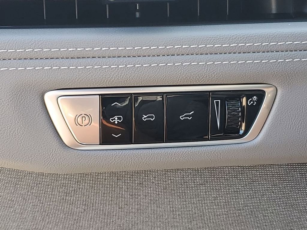 2026 Cadillac Escalade IQ Luxury - Photo 17