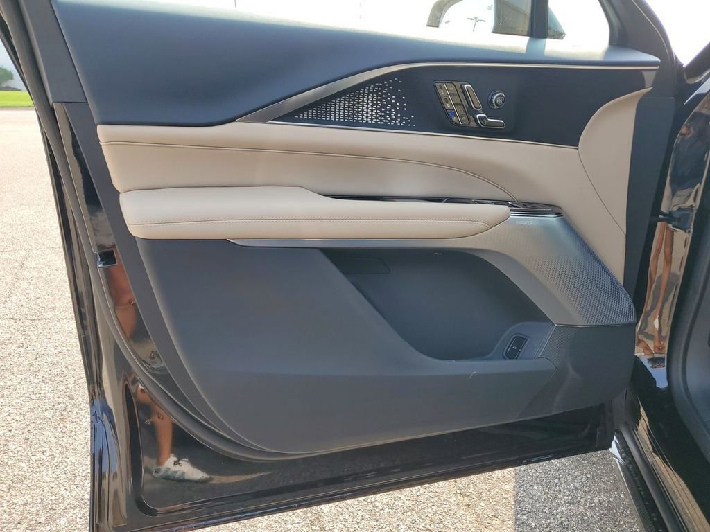 2026 Cadillac LYRIQ V Premium - Photo 24