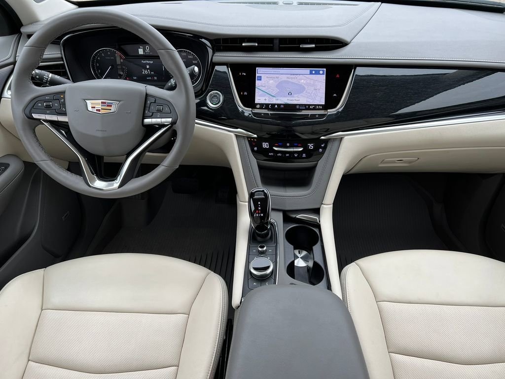 New 2025 CADILLAC XT6 Premium Luxury SUV