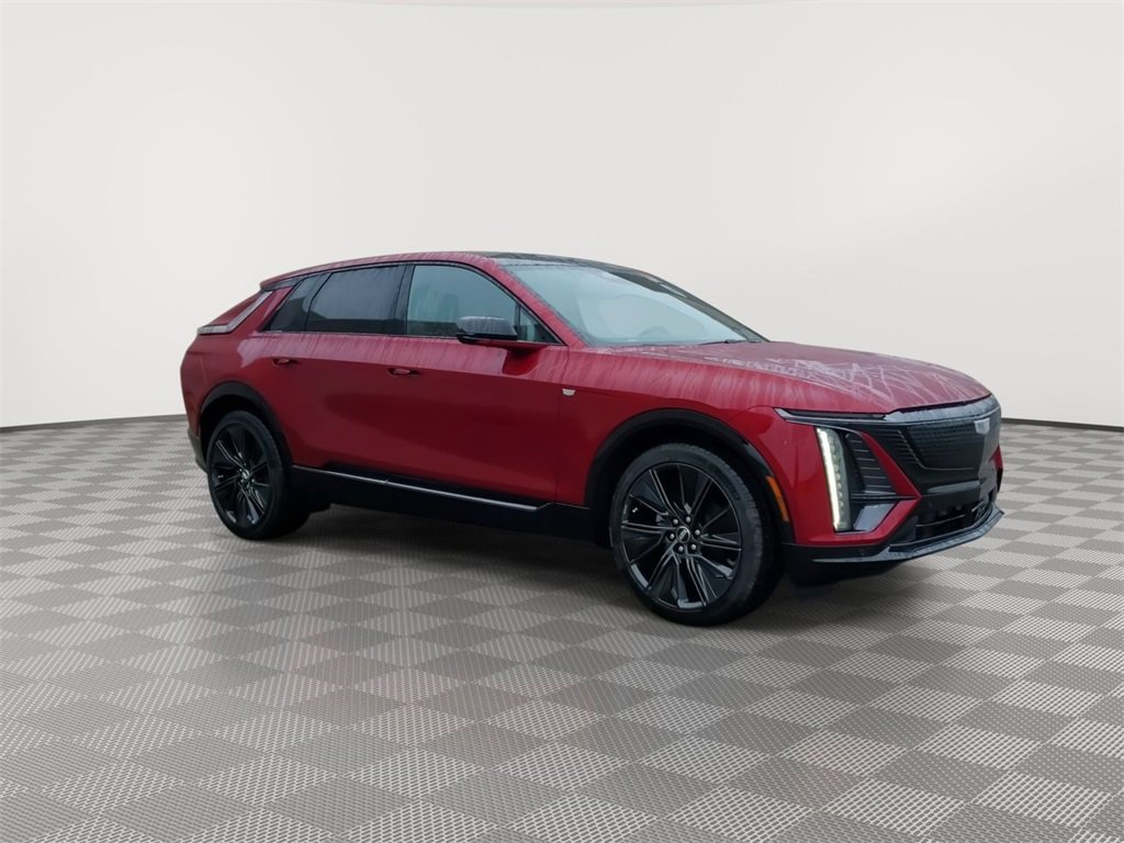 2025 Cadillac Lyriq Sport photo 2