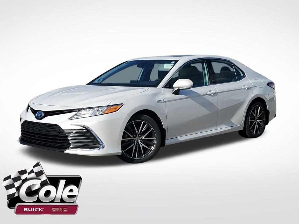 Used 2021 Toyota Camry Hybrid XLE