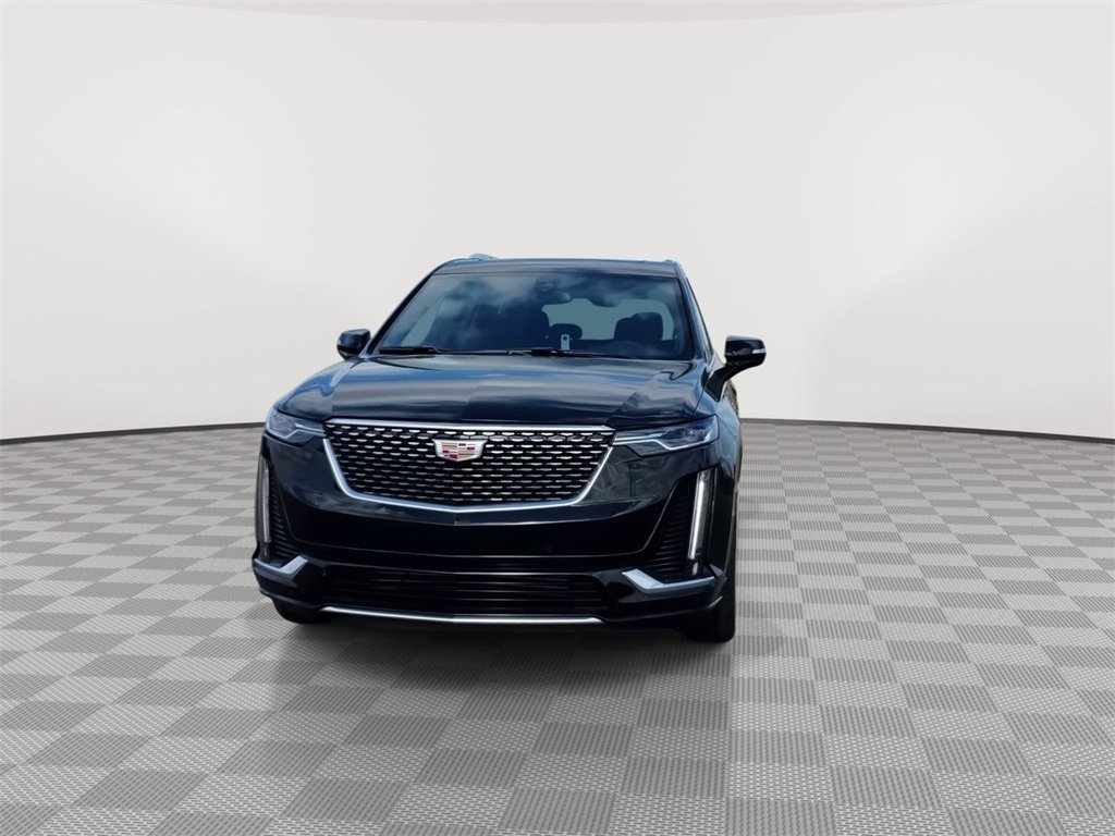 2025 Cadillac XT6 Luxury photo 3