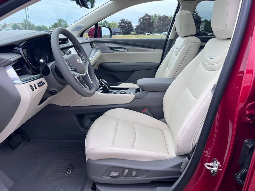 New 2026 CADILLAC XT5 Premium Luxury SUV