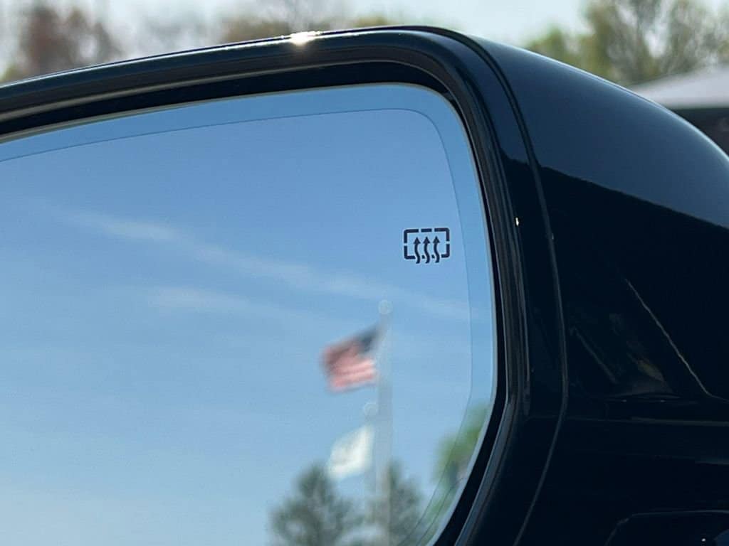 2025 Cadillac OPTIQ Sport 1 - Photo 36