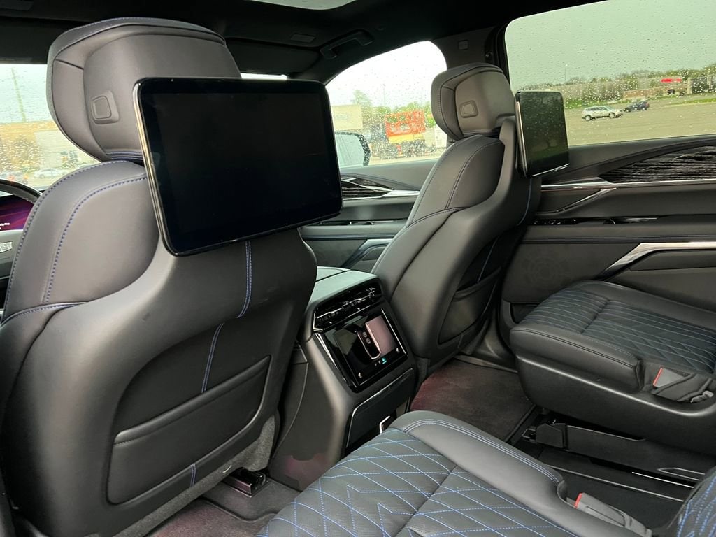 2025 Cadillac Escalade IQ Sport 1 - Photo 35