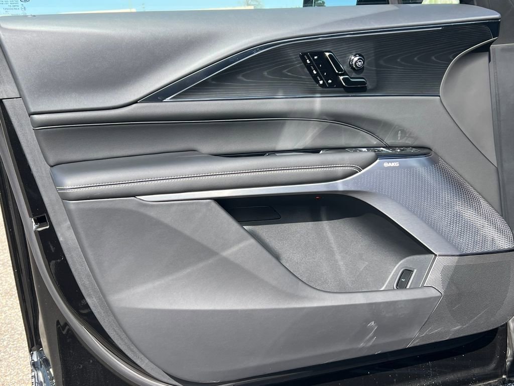 2026 Cadillac LYRIQ V - Photo 13