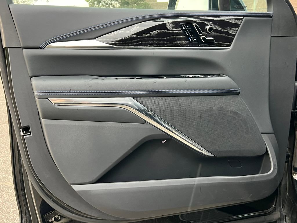 2025 Cadillac Escalade IQ Sport 1 - Photo 14