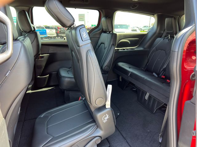 2026 Chrysler Pacifica Select - Photo 35