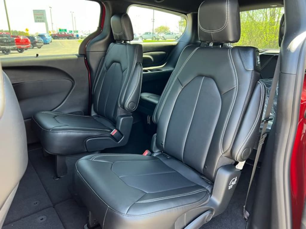 New 2026 Chrysler Pacifica SELECT Passenger Van