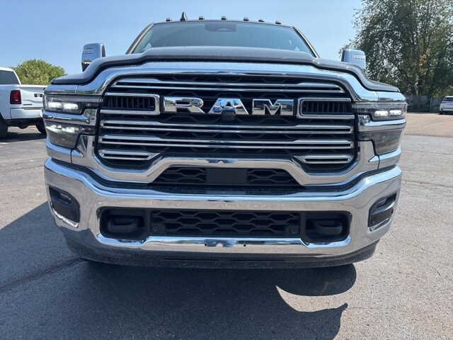 2025 Ram 3500 Laramie photo 4