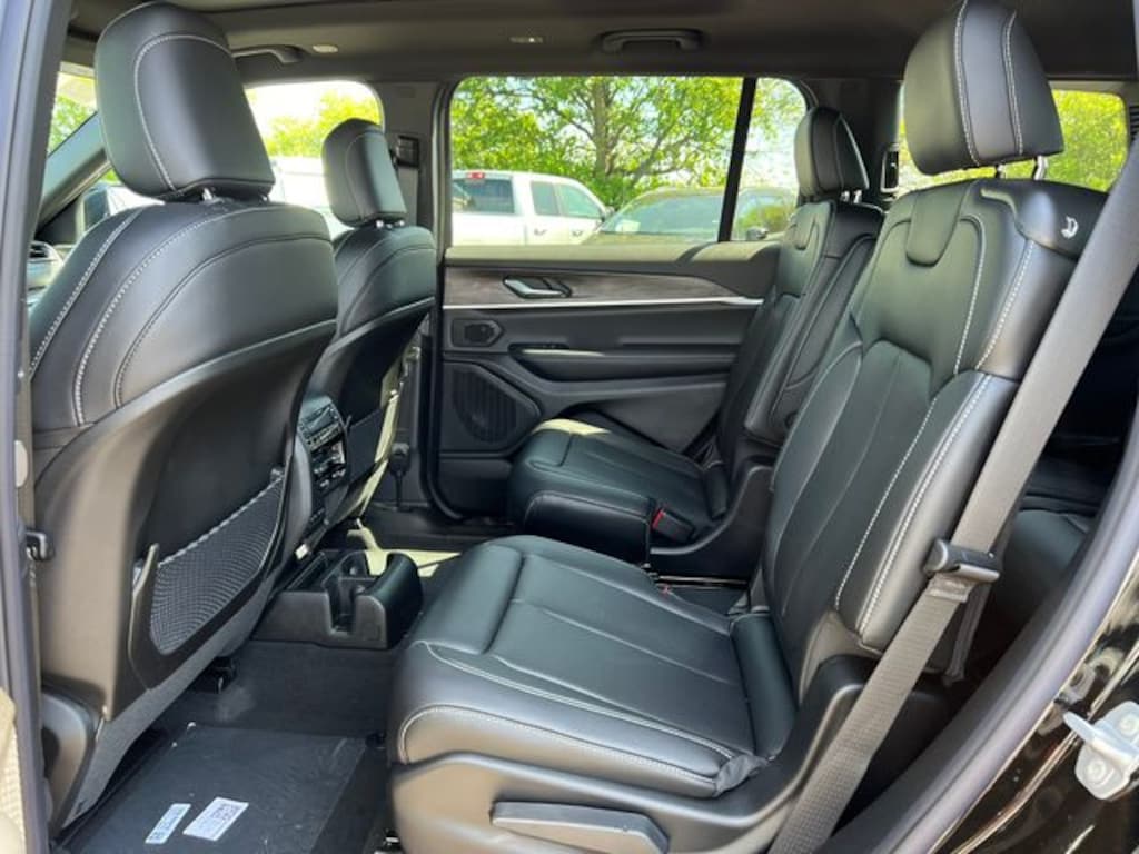 New 2026 Jeep Grand Cherokee L LIMITED 4X4 Sport Utility