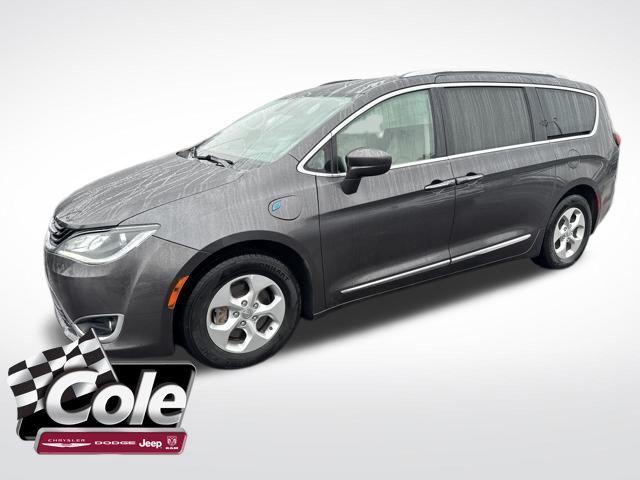 2018 Chrysler Pacifica Hybrid Touring L's photo