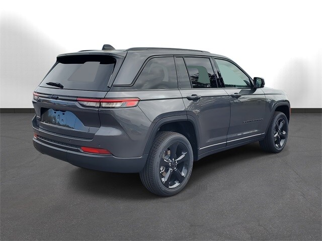 2025 Jeep Grand Cherokee Altitude photo 2