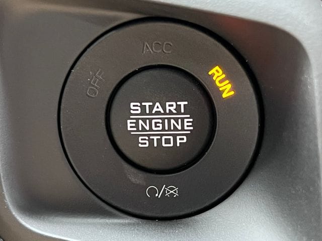 2025 Jeep Wrangler 4-Door Sahara - Photo 31