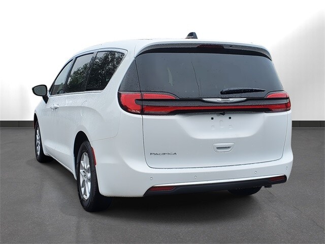 2026 Chrysler Pacifica photo 3