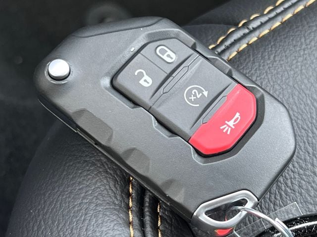 2025 Jeep Wrangler 4-Door Sahara - Photo 32