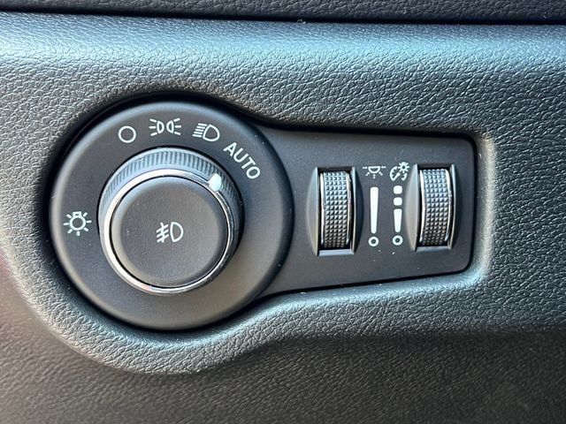 2026 Chrysler Pacifica Select - Photo 16