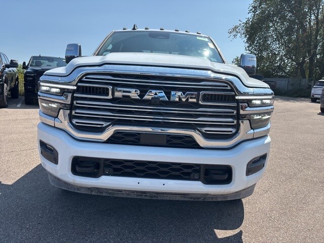 2025 Ram 3500 Laramie photo 4