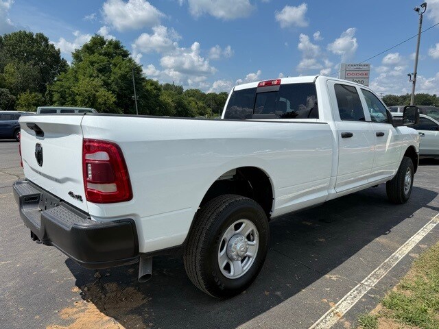 2024 Ram 3500 Tradesman photo 3