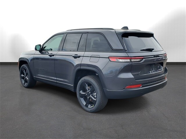 2025 Jeep Grand Cherokee Altitude photo 3