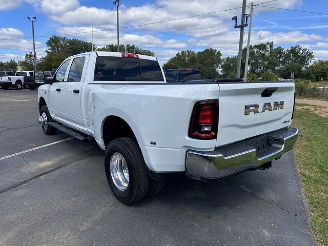 2025 Ram 3500 Tradesman photo 3