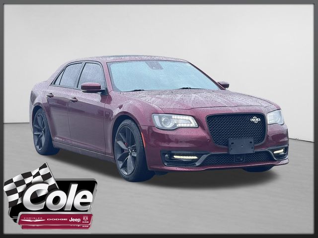 2023 Chrysler 300 C's photo