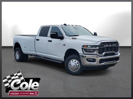 2025 Ram 3500 TRADESMAN CREW CAB 4X4 8' BOX Pickup