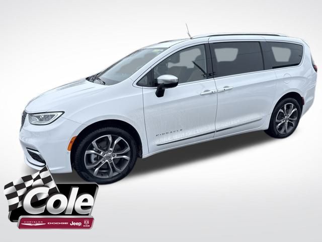 2025 Chrysler Pacifica Pinnacle's photo