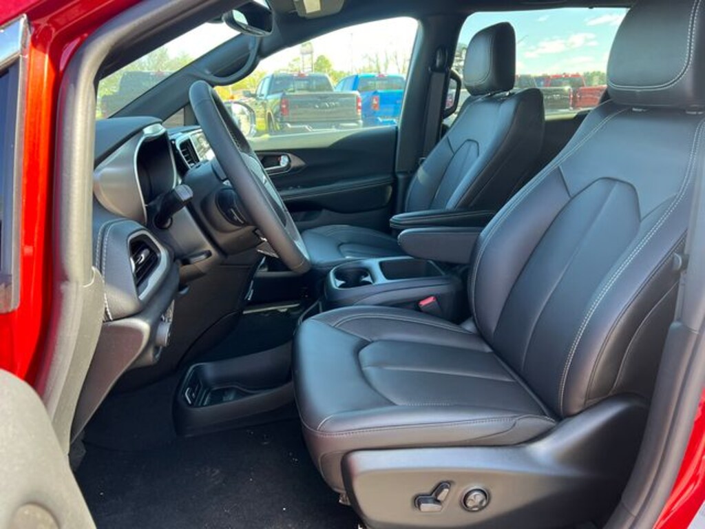 New 2026 Chrysler Pacifica SELECT AWD Passenger Van