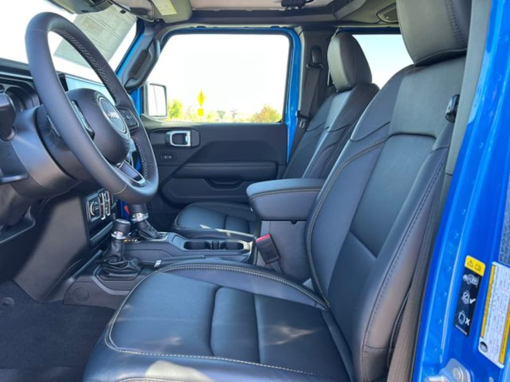 New 2026 Jeep Gladiator SAHARA 4X4 Pickup
