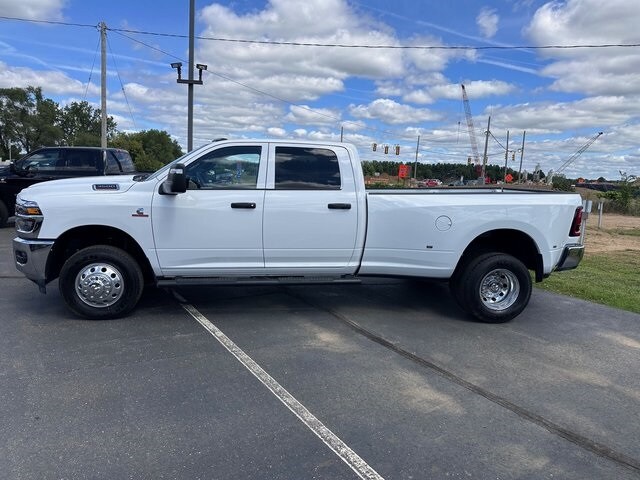 2025 Ram 3500 Tradesman photo 2