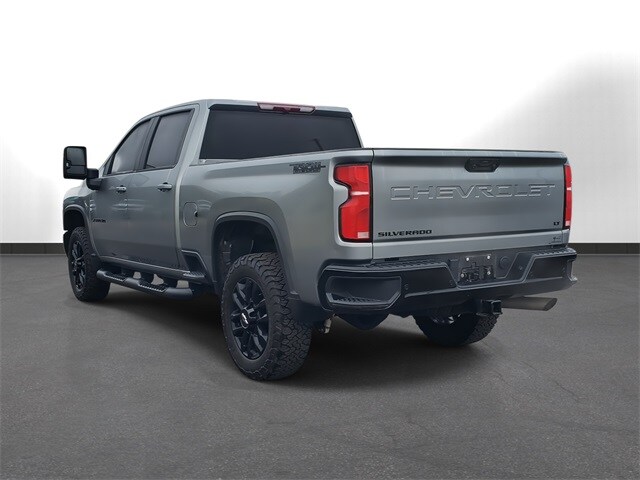2025 Chevrolet Silverado 2500HD LT photo 3