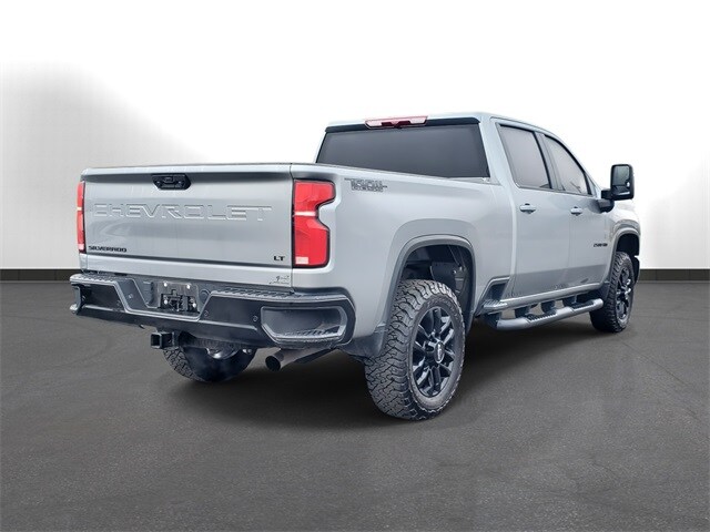 2025 Chevrolet Silverado 2500HD LT photo 2