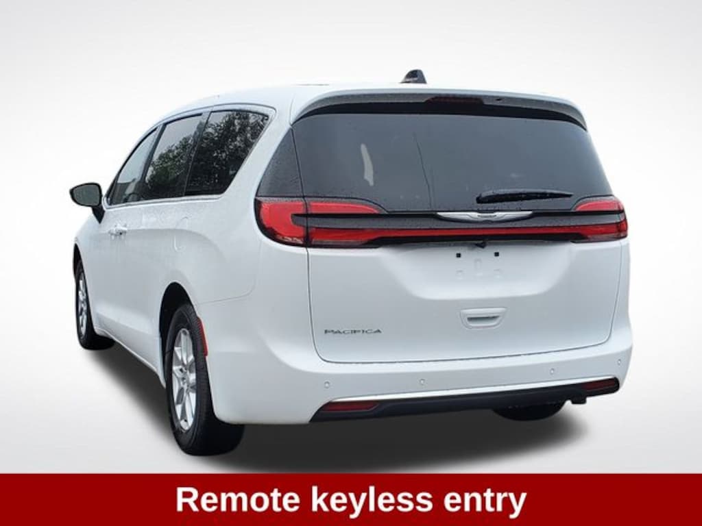 New 2026 Chrysler Pacifica SELECT Passenger Van