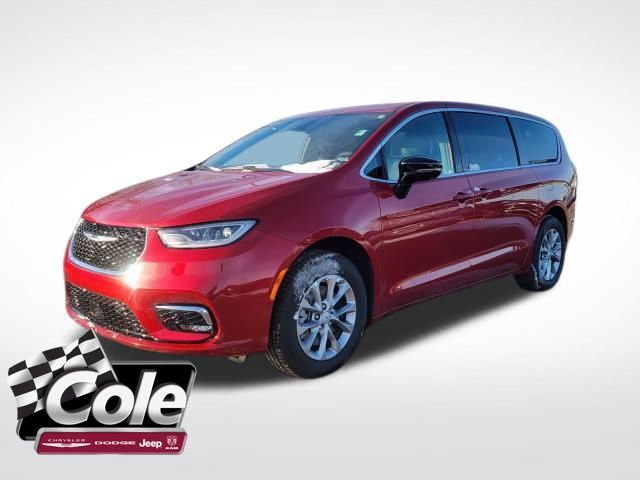 2026 Chrysler Pacifica Select's photo