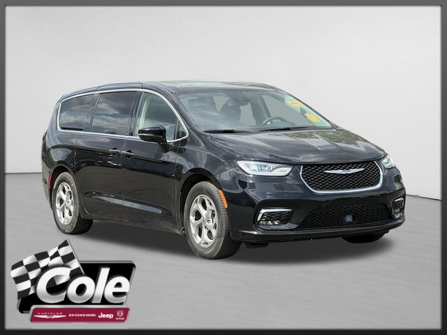 2024 Chrysler Pacifica Limited's photo