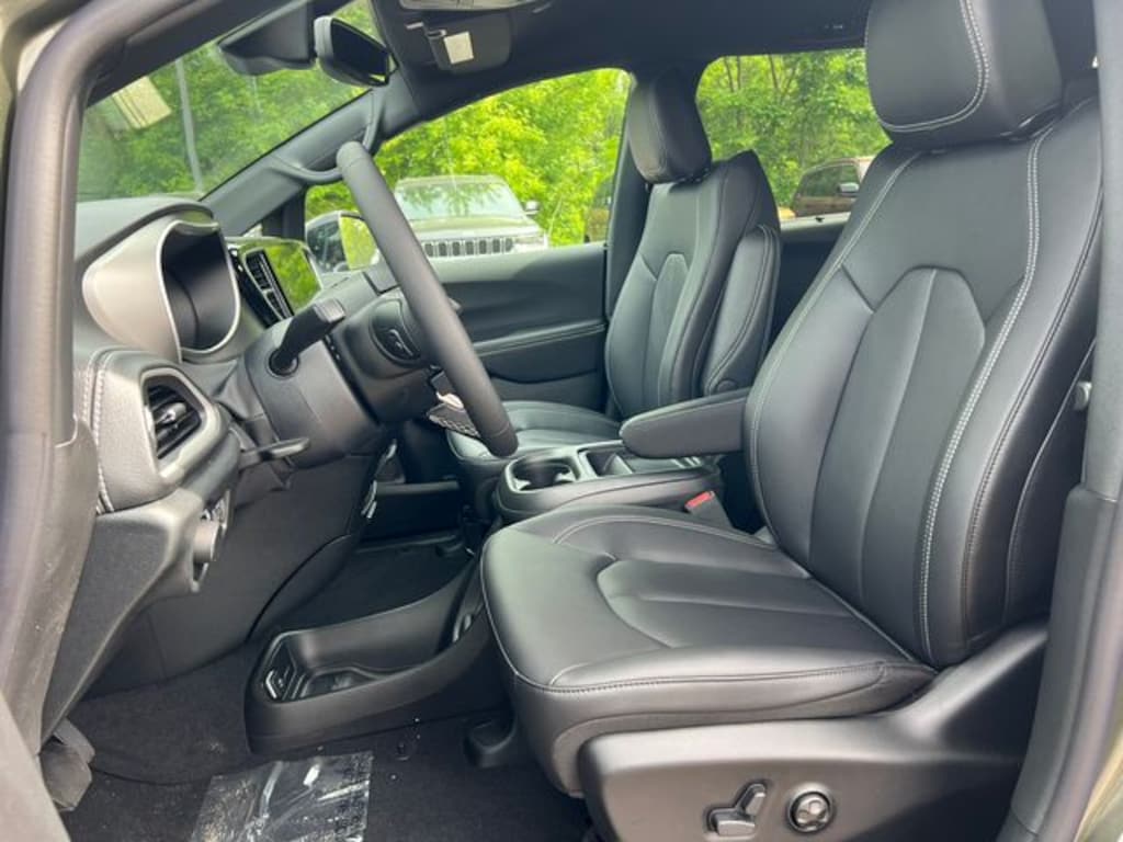 New 2027 Chrysler Pacifica SELECT AWD Passenger Van