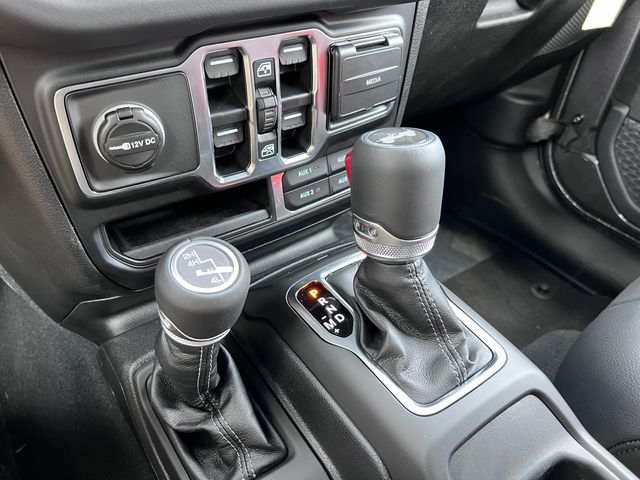 2025 Jeep Wrangler 4-Door Sahara - Photo 26