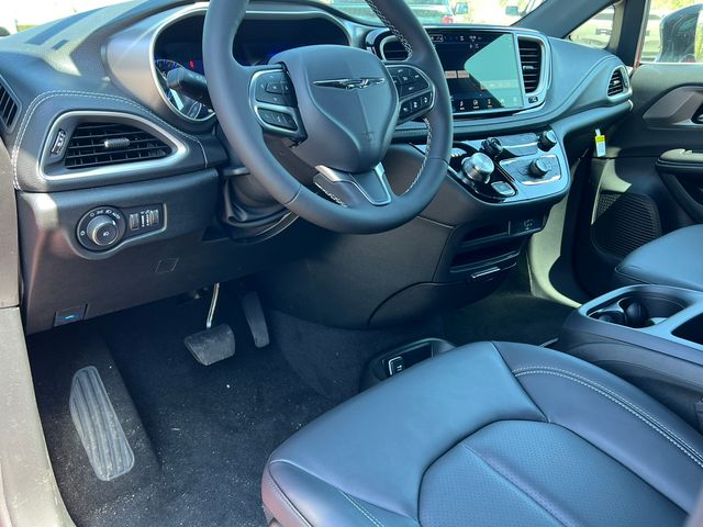 2026 Chrysler Pacifica Select - Photo 15