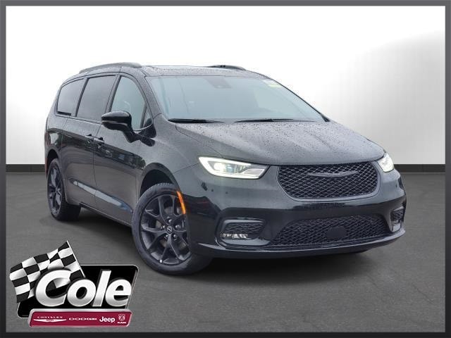 2026 Chrysler Pacifica Passenger Van 