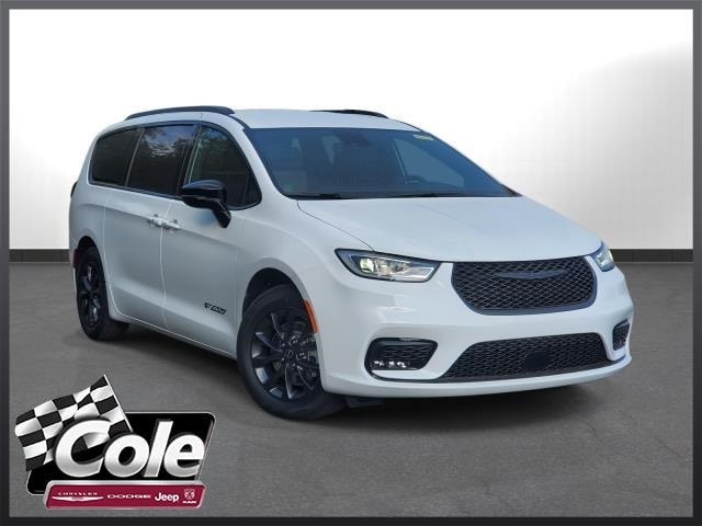 2025 Chrysler Pacifica Passenger Van 